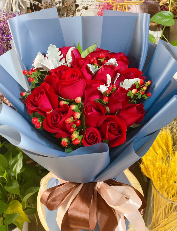 浪漫满屋-19枝红玫瑰,火龙珠,银叶菊绿叶搭配-订花乐